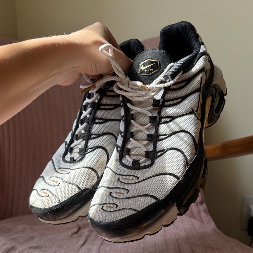 Nike Air Max Plus TN White Black Metallic Gold US 10 Men